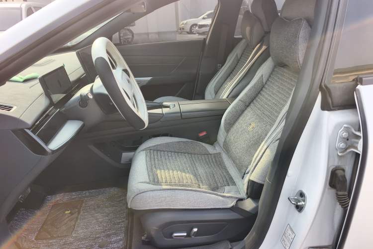 Used  eπ007 2024 Pure Electric 530 Air Edition
