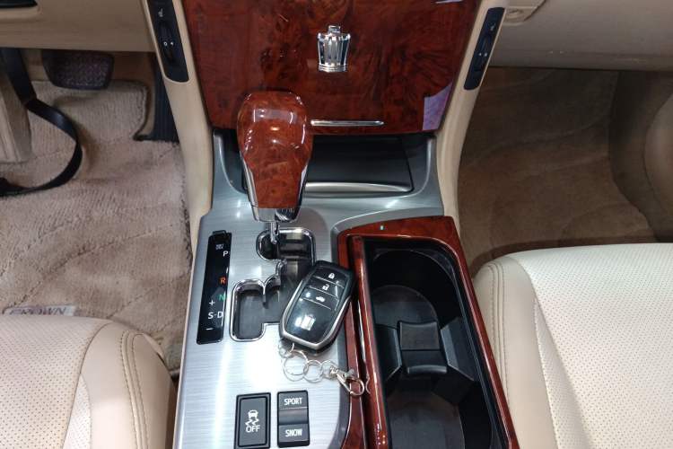 Used Toyota Crown 2012 2.5L Royal Leather Edition
