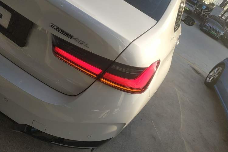 Used BMW i3 2023 eDrive 40 L Midnight Sports Package
