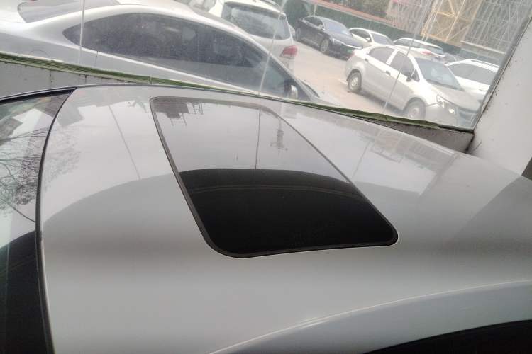 Used Chevrolet Cruze 2017 1.5L Hatchback Automatic Pioneer Sunroof Edition
