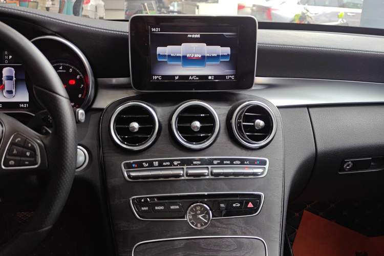 Used Mercedes-Benz C-Class 2017 Facelift C 200 L Sport Edition
