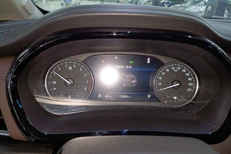 Used Buick GL8 2021 Land Cruiser Executive Class 652T Luxury Model