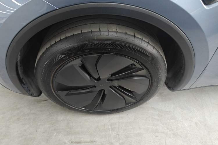 Used Tesla Model Y 2025 Rear-Wheel-Drive Version
