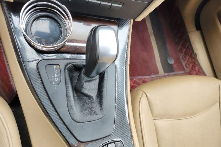 Used BMW 3 Series (Import) 2010 320i Luxury Model