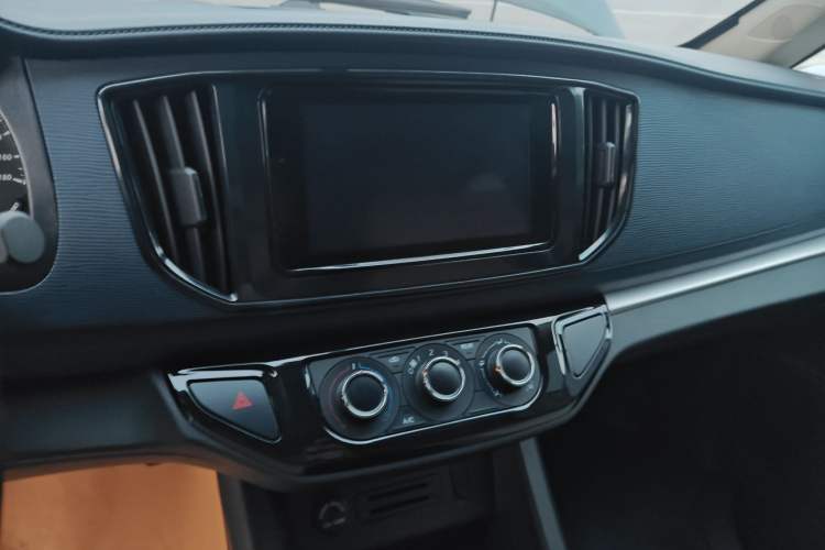 Used FORTHING Lingzhi 2023 M5L 1.6L Base Model 7 Seats