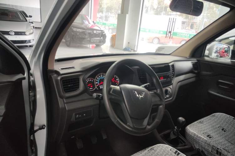 Used Wuling Hongguang V 2019 1.5L Enjoyment Version China VI LAR