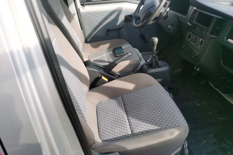 Used Wuling Zhiguang 2023 1.5L Utility Version with Enclosed Windows 2 Seats