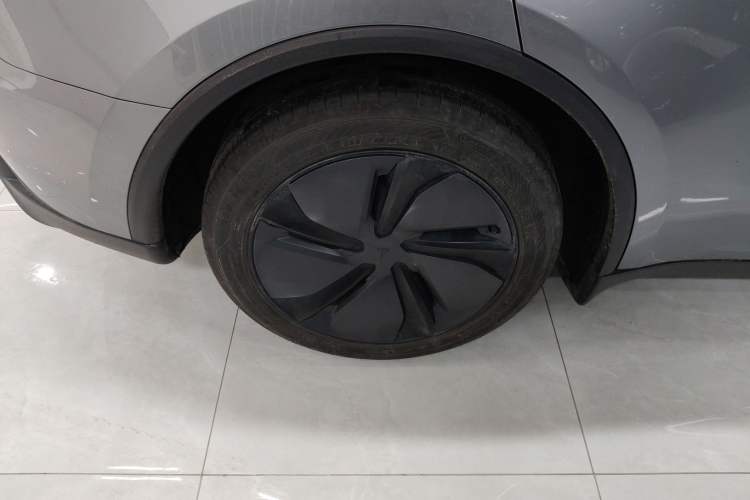 Used Tesla Model Y 2025 Rear-Wheel-Drive Version
