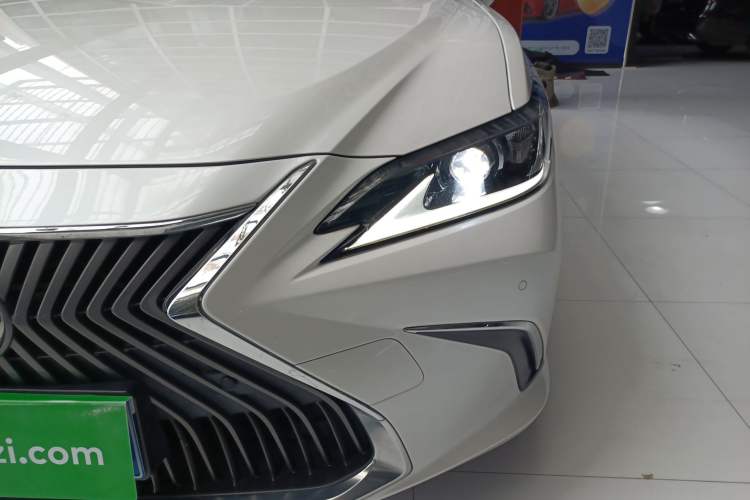 Used Lexus ES 2020 300h Premier Edition
