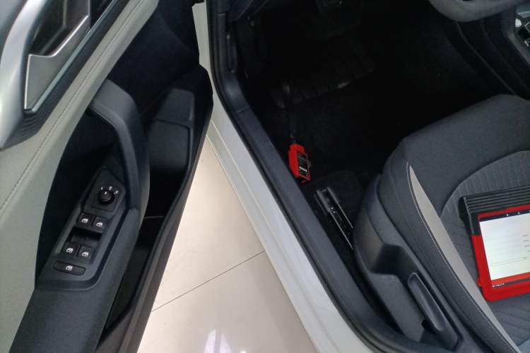 Used Volkswagen Tharu 2024 300TSI Two-Wheel-Drive Crescent Edition