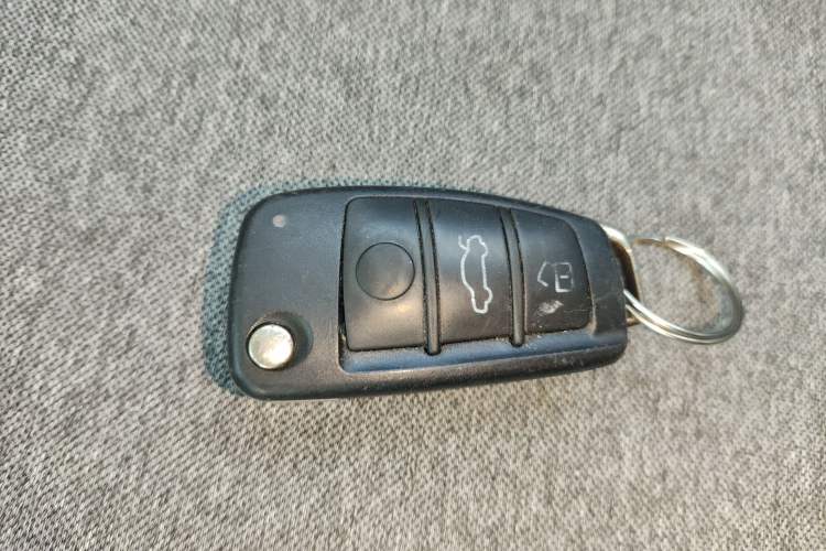 Used Chery QQ Ice Cream 2022 120km Conical Shape Lithium Iron Phosphate
