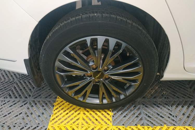 Used Dongfeng Aeolus Yixuan MAX 2023 1.5T Super-Powered Dad Edition
