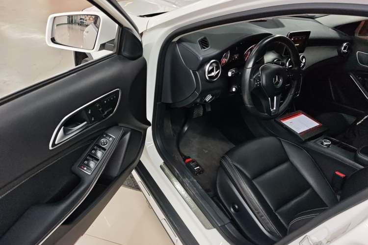 Used Mercedes-Benz GLA 2015 GLA 220 4MATIC Fashion Model
