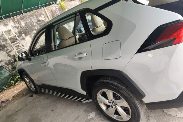 Used Toyota RAV4 2020 2.0L CVT Two-Wheel Drive Fashion PLUS Edition
