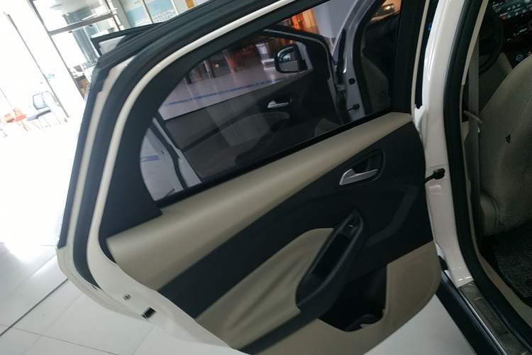 Used Ford Focus 2017 Sedan 1.6L Automatic Comfort Plus SmartDrive Edition
