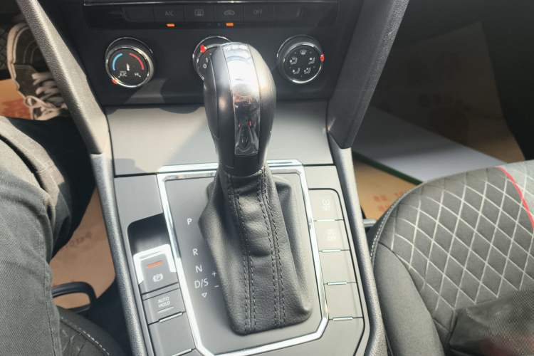 Used Volkswagen Lamando 2019 230TSI DSG Fashion Edition China VI
