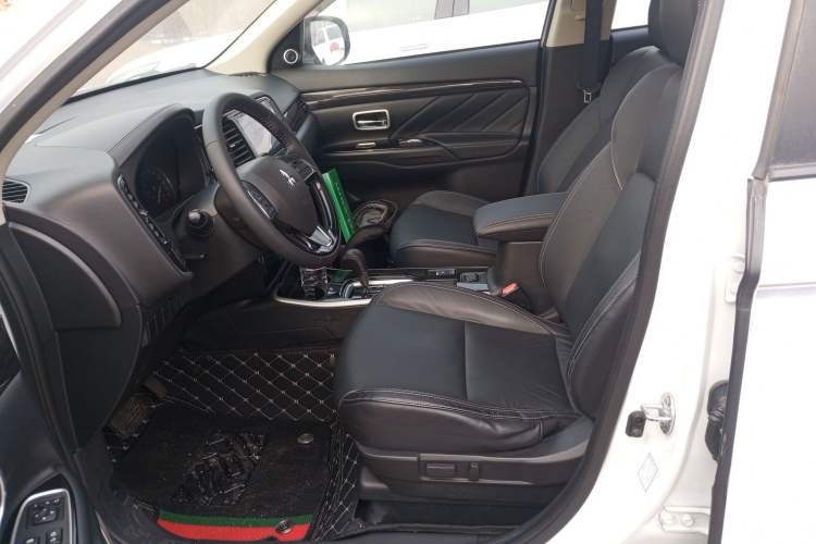 Used Mitsubishi Outlander 2019 2.0L Two-Wheel Drive Comfort Edition 5 Seats China V Standard