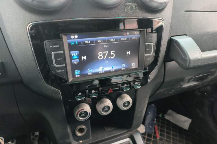 Used  BJ40 2018 40L 2.0T Manual Diesel Four-Wheel Drive Prestige Edition