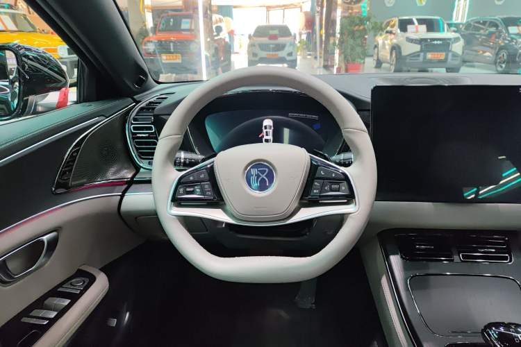 Used BYD Han 2025 EV with 701 km of Laser Radar-Enabled Intelligent Driving
