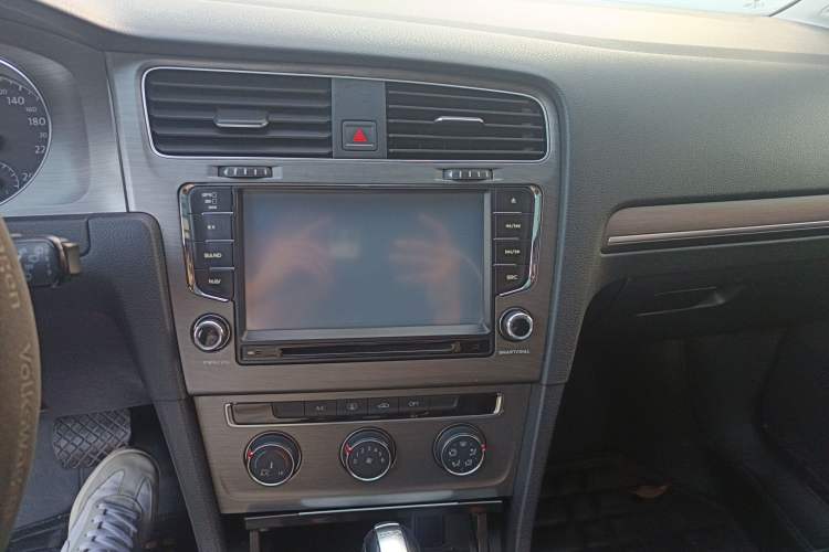 Used Volkswagen Golf 2016 230TSI Automatic Comfort Version
