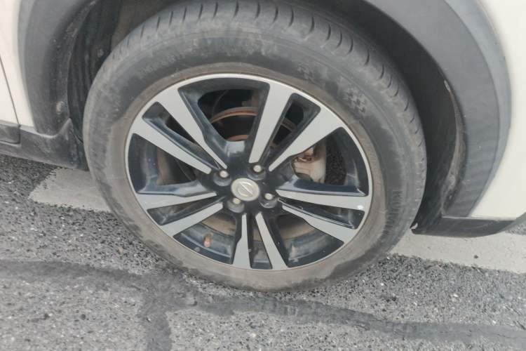 Used Nissan Kicks 2018 1.5L CVT Smart Connect Luxury Edition
