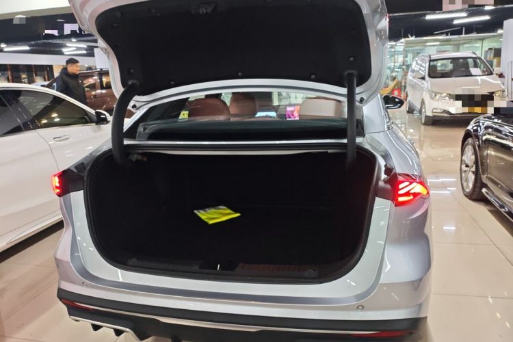 Used  L6 2025 EM-i 140km Starship Edition