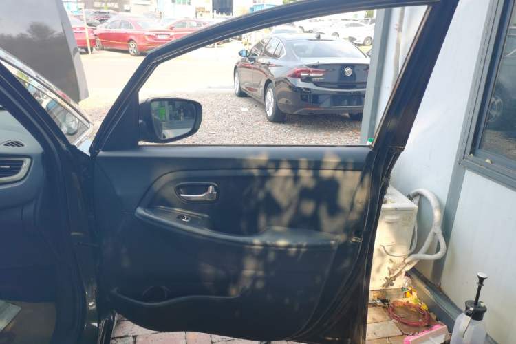 Used Kia Carens 2013 2.0L 7-Seater Automatic Standard Version China IV Standard
