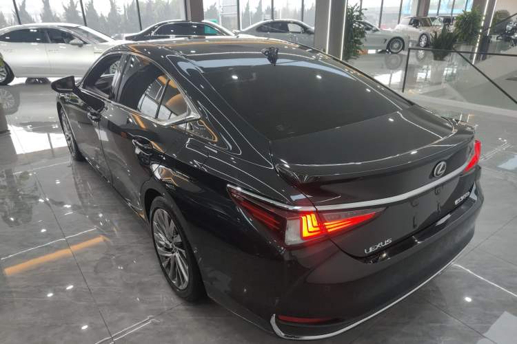 Used Lexus ES 2022 300h Executive Edition