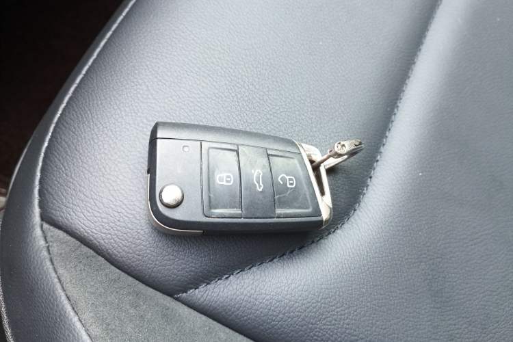 Used Volkswagen Tiguan L 2019 Updated Version 330TSI Automatic Two-Wheel Drive Panoramic Comfort Edition China VI Standard