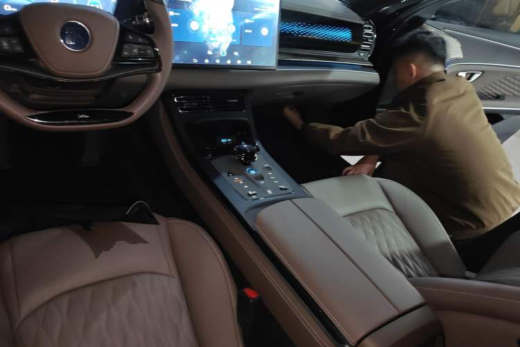 Used BYD Han 2023 DM-i Champion Edition 121KM Prestige Model