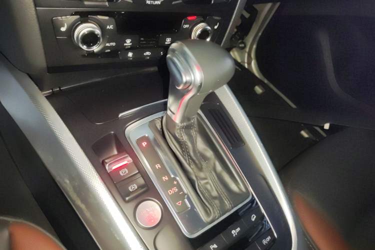 Used Audi Q5 2017 Plus 40 TFSI Technology Model
