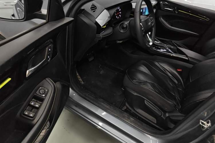 Used Roewe i5 2021 1.5L CVT Platinum Edition
