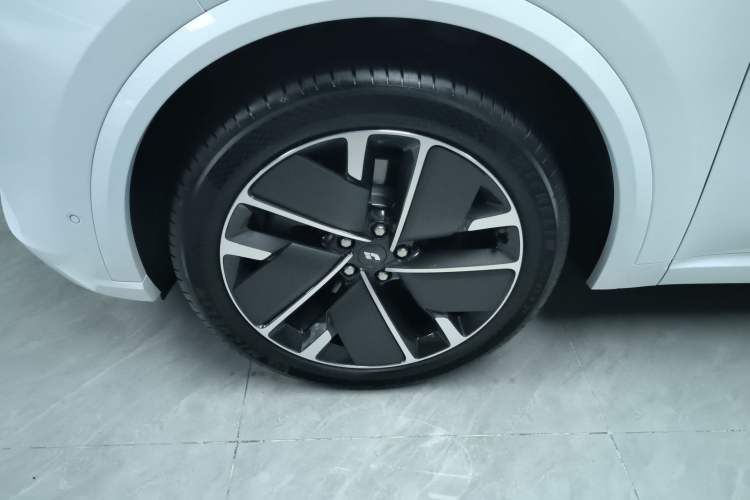 Used Li Auto L9 2025 Pro Smart Refresh Edition
