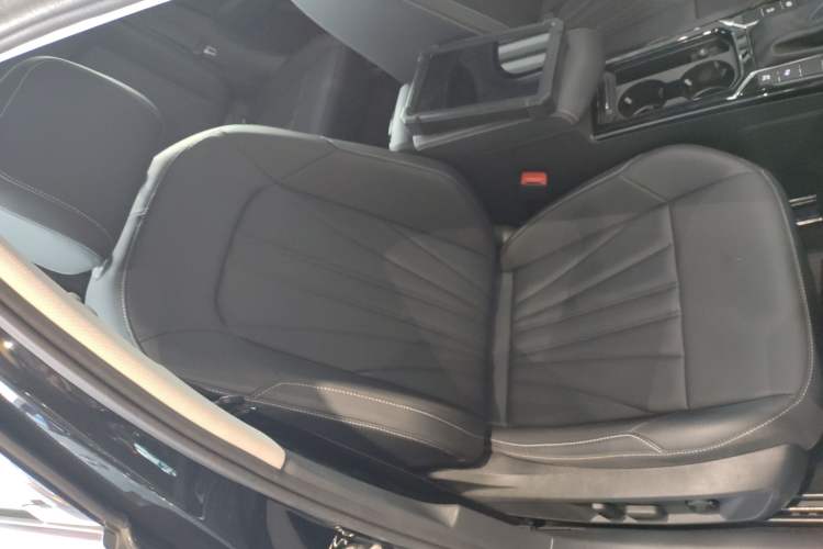 Used Volkswagen Passat 2025 Outstanding Model 380TSI Dragon Glory Edition
