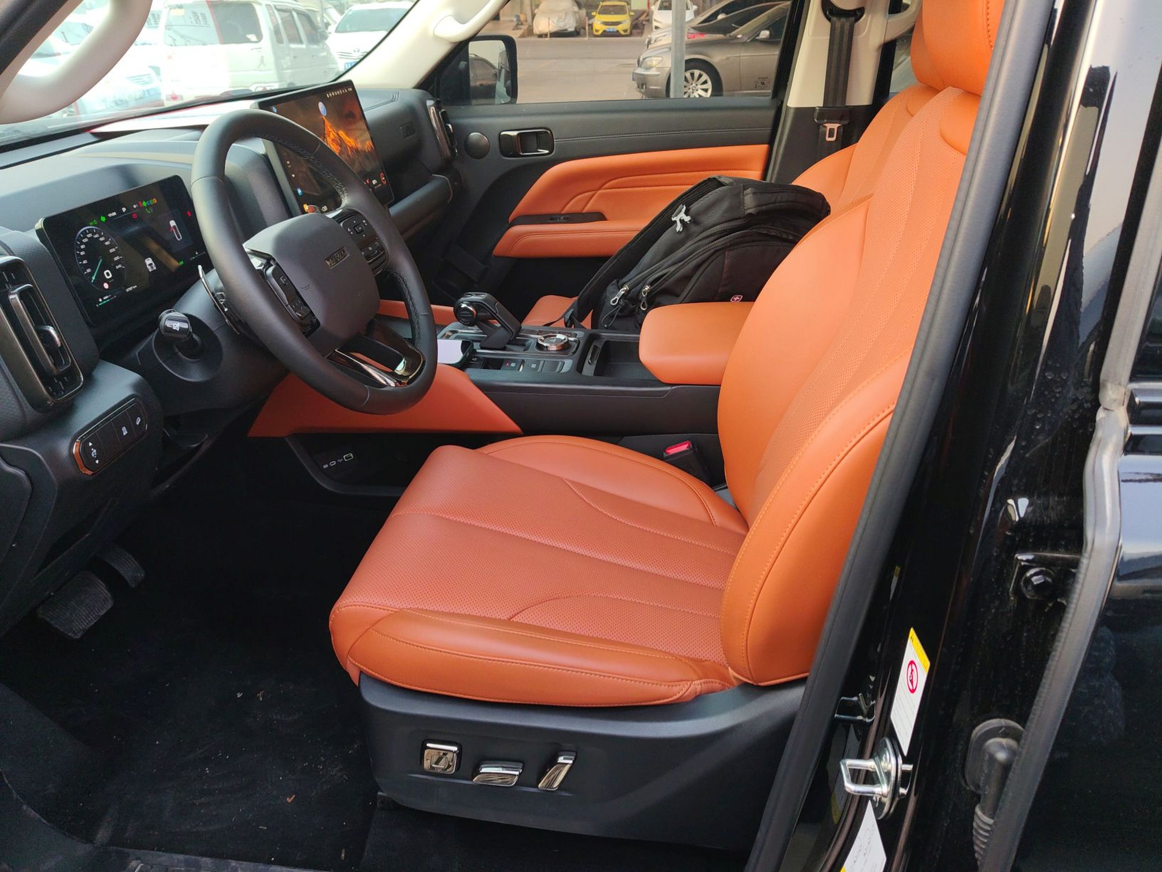 المقاعد الأمامية داخل السيارة