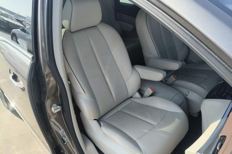 Used Buick GL8 2021 Land Cruiser Executive Class 652T Luxury Model
