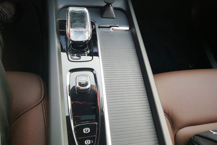 Used Volvo XC60 2024 B5 4x4 Smart Luxury Edition
