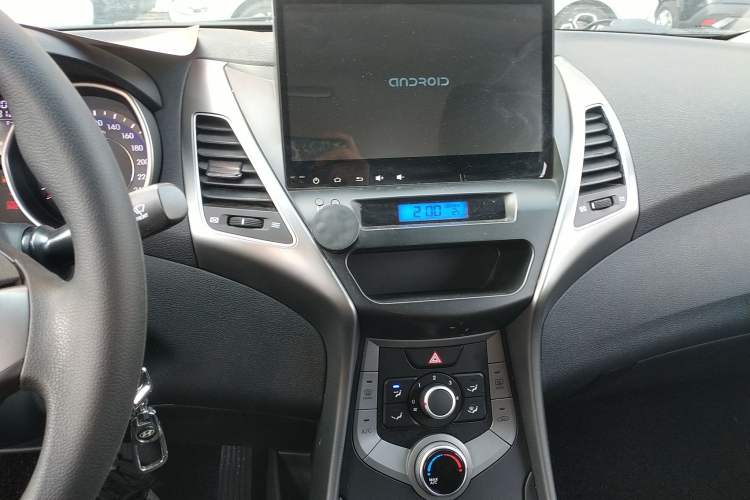 Used Hyundai Elantra 2015 1.6L Automatic Fashion Model