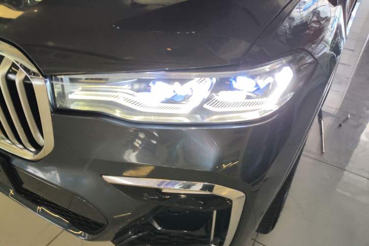 Used BMW X7 2020 xDrive40i Luxury M Sport Package
