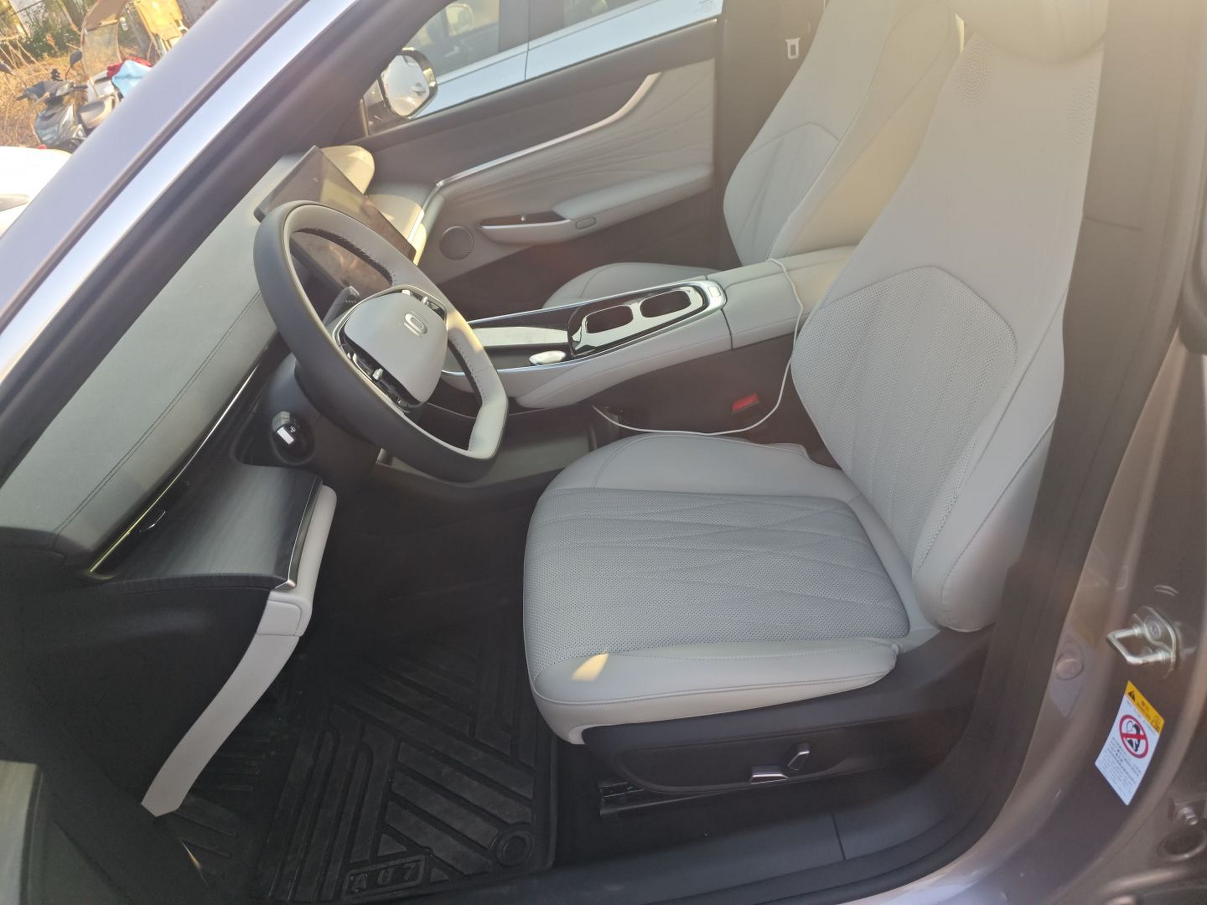 Переднее сиденье в автомобиле