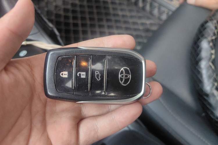 Used Toyota Highlander 2018 2.0T Four-Wheel Drive Prestige Version 7 Seats China VI Standard
