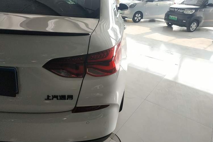 Used Chevrolet Monza 2020 Light Hybrid Redline 320T Dual-Clutch Thrilling Edition
