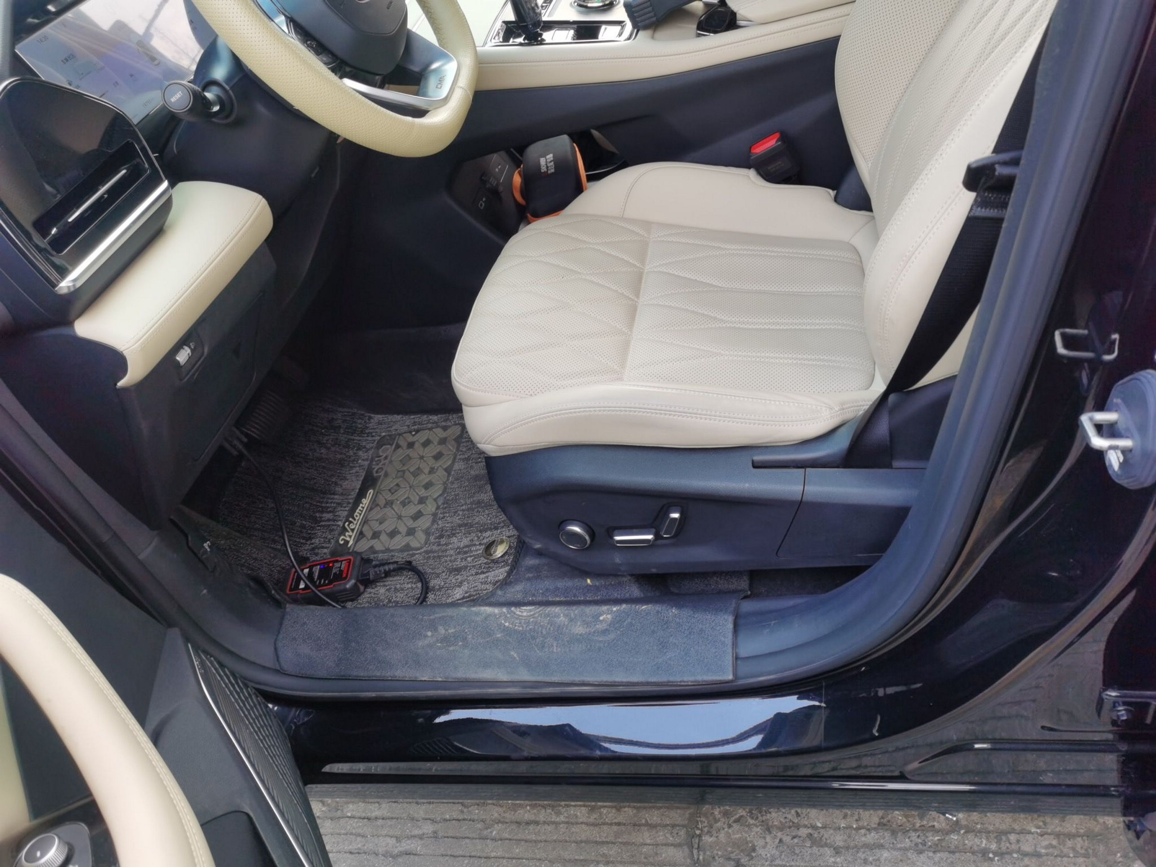 Переднее сиденье в автомобиле