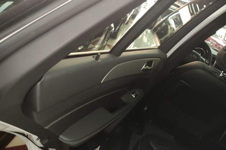 Used Mercedes-Benz M-Class 2015 ML 320 4MATIC
