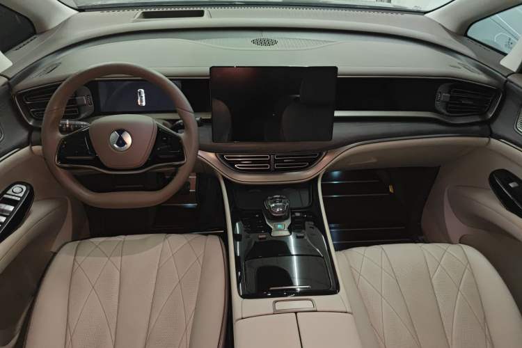 Used Denza D9 2022 DM-i 970 Four-Wheel Drive Prestige Model
