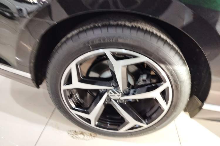 Used Volkswagen Magotan 2023 2 Million Units Limited Edition 330TSI DSG Leading Version
