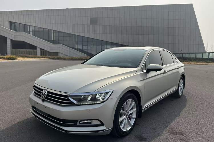 Used Volkswagen Magotan 2019 330TSI DSG Leading Edition China V Standard
