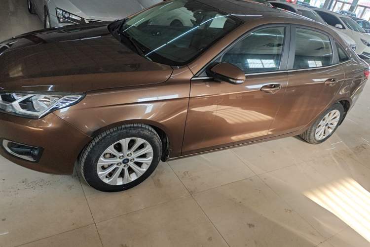 Used Ford Escort 2015 1.5L Automatic Fashion Model
