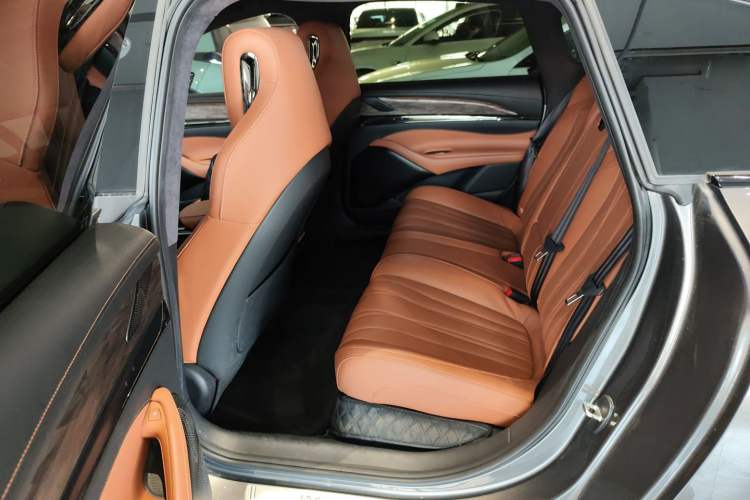 Used  L7 2022 Dynamic Model
