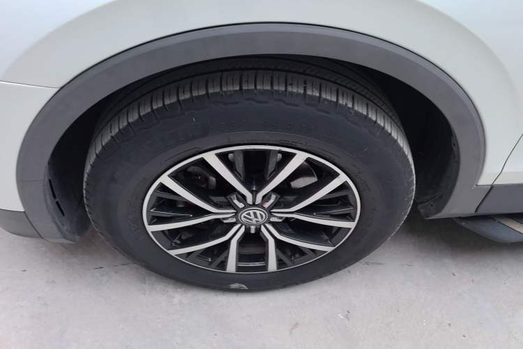 Used Volkswagen Tiguan L 2017 330TSI Automatic Two-Wheel Drive Luxury Edition
